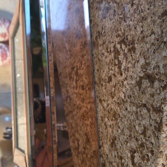 Elegant Rose Gold Jewelry Box - Picture 3 of 8